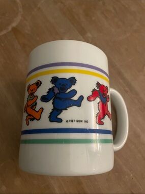 Dancing Bears Mug. GDM INC